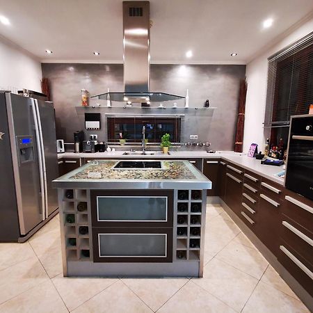 דירות Mogyoród Luxury Basement In The Surrounding Of Budapest מראה חיצוני תמונה
