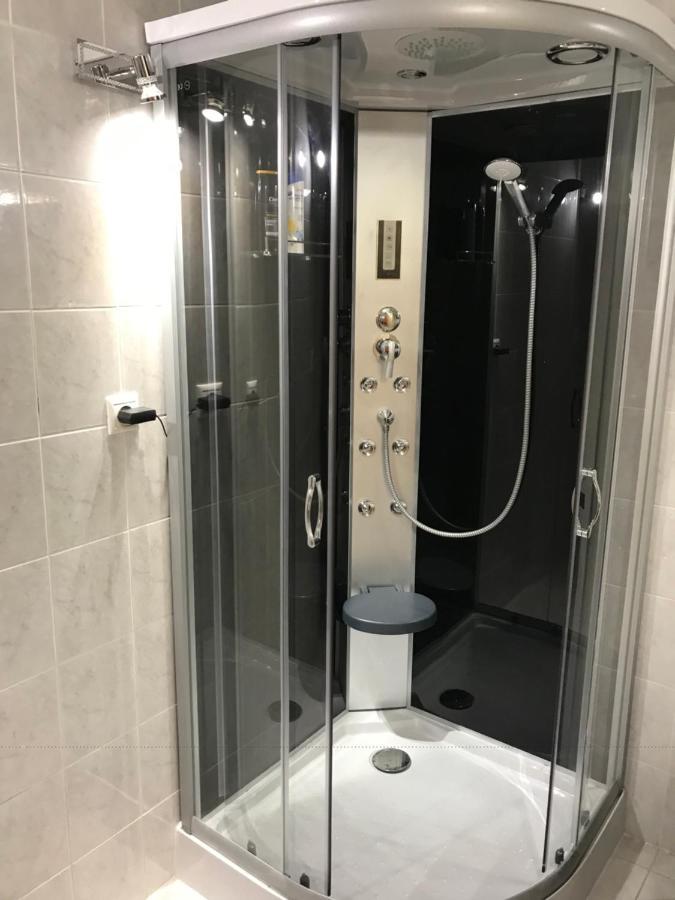דירות Mogyoród Luxury Basement In The Surrounding Of Budapest מראה חיצוני תמונה