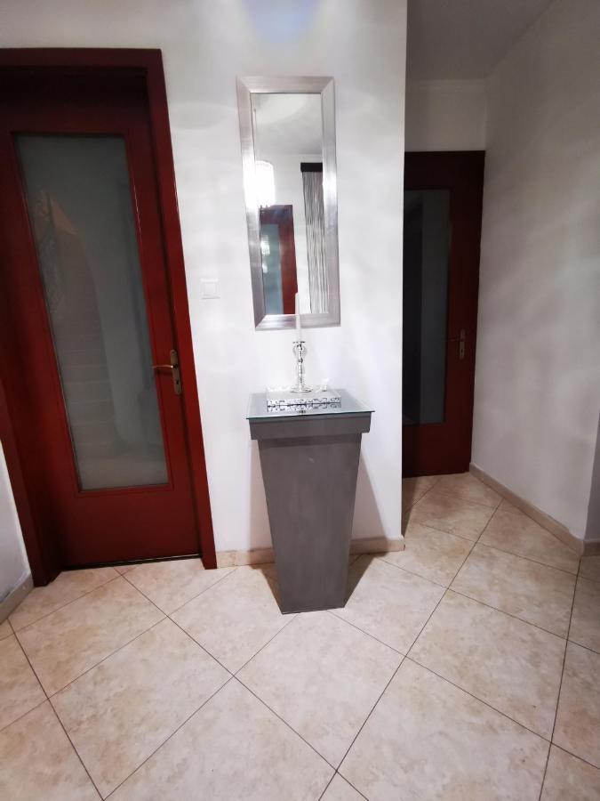 דירות Mogyoród Luxury Basement In The Surrounding Of Budapest מראה חיצוני תמונה