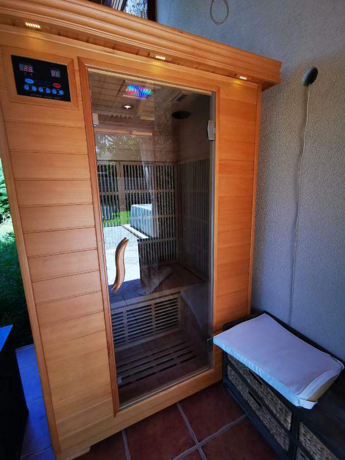 דירות Mogyoród Luxury Basement In The Surrounding Of Budapest מראה חיצוני תמונה